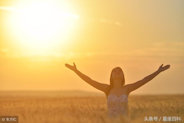 天蝎男一见面就想亲热，天蝎男每次见面都要吻（12星座的男他们对一个女人感兴趣的时候）