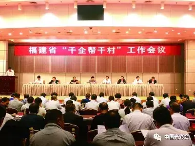 大爱随行 光彩绽放下一句（大爱随行 光彩绽放）