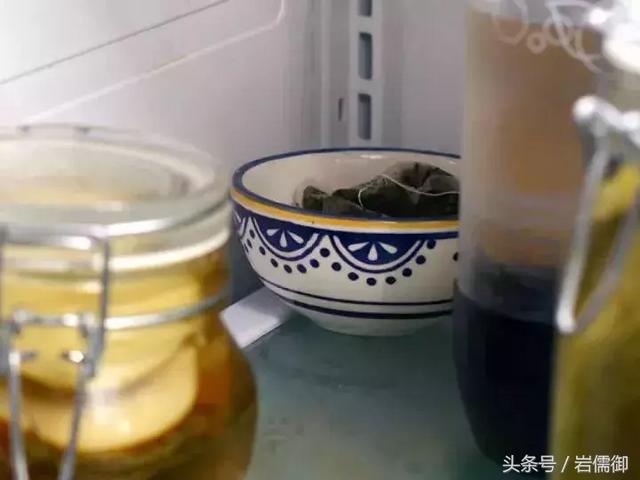 喝茶剩下的茶叶渣有什么妙用，喝过的茶叶渣可以做什么（茶叶喝完别丢）