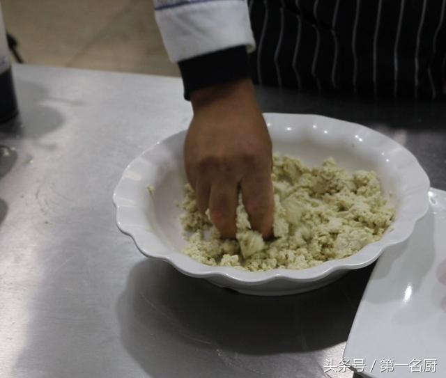 鸡刨豆腐的家常做法，鸡刨豆腐的做法（大厨分享鸡刨豆腐的做法）