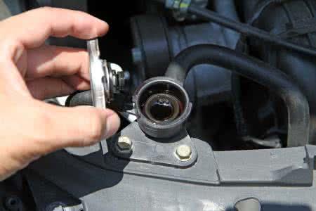 汽车需要加水吗，汽车需要加水吗多久加一次（汽车水箱多久加一次水）