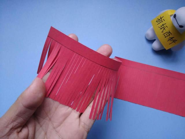 小灯笼手工制作，折纸手工如何做一个小灯笼（中秋节快到了教你制作漂亮的灯笼）