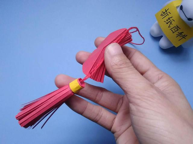 小灯笼手工制作，折纸手工如何做一个小灯笼（中秋节快到了教你制作漂亮的灯笼）