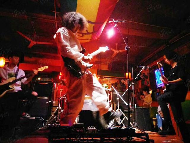 livehouse和酒吧的区别，livehouse是什么意思（成都地下乐队这几处疯狂尖叫的地标据点）