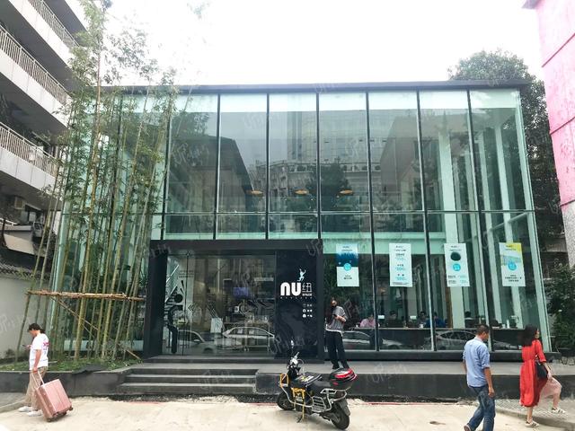 livehouse和酒吧的区别，livehouse是什么意思（成都地下乐队这几处疯狂尖叫的地标据点）