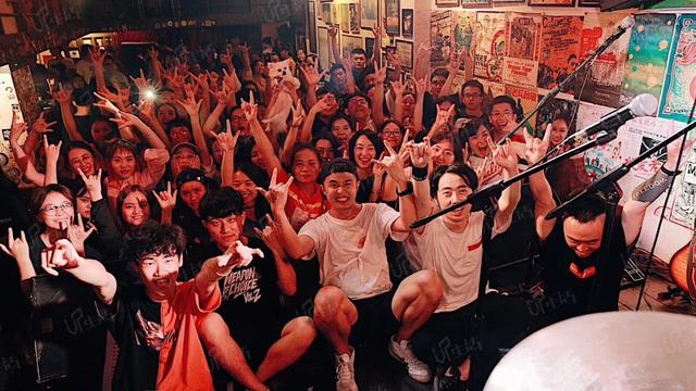 livehouse和酒吧的区别，livehouse是什么意思（成都地下乐队这几处疯狂尖叫的地标据点）