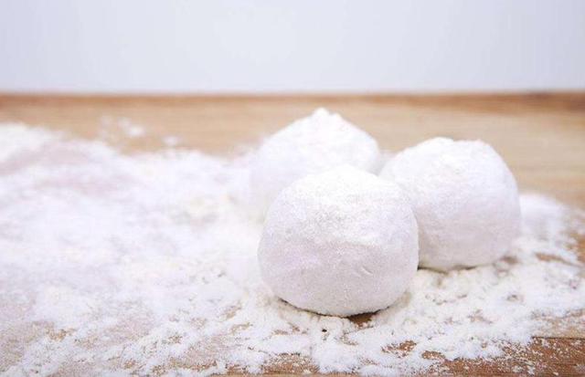 罗森冰皮月亮蛋糕，罗森便利店冰皮月亮蛋糕（便利店两大巨头罗森和全家的对抗图片）