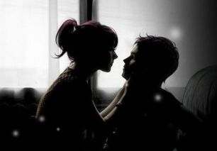 女友哭很心疼的星座男生，会哭的星座男（女友一哭就会心疼的星座男）