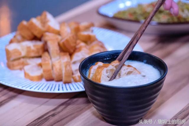 电饭煲皮蛋瘦肉粥，电饭煲皮蛋瘦肉粥正宗做法（一口电饭锅就搞定好吃的皮蛋瘦肉粥~）