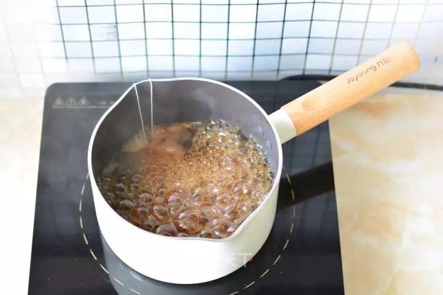 奶茶的制作方法，奶茶怎么制作的方法（自制奶茶：做好只需4步）