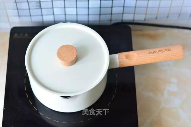 奶茶的制作方法，奶茶怎么制作的方法（自制奶茶：做好只需4步）