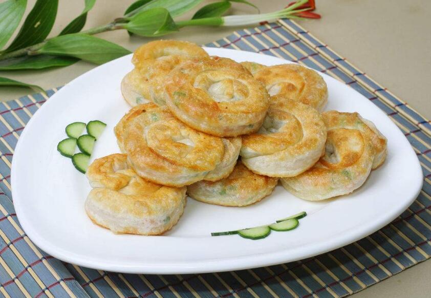 圖片[2]-【蔥油餅】做法步驟圖 20年經驗大叔  蔥香四溢 口感松脆有層次-起舞食譜網