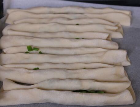 圖片[17]-【蔥油餅】做法步驟圖 20年經驗大叔  蔥香四溢 口感松脆有層次-起舞食譜網