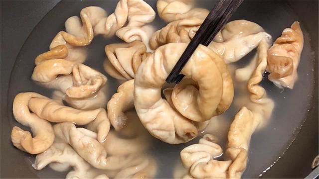煮猪大肠放什么调料，煮猪大肠的做法大全（难怪又腥又臭不好吃）