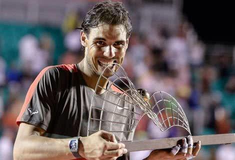 冠军为什么都爱咬金牌，冠军为什么都爱咬金牌呢（真正的原因出人意料）