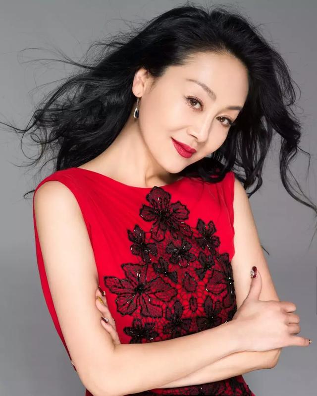 王姬老公高峰资料，王姬老公（现实中为给儿子治病她曾放弃事业）