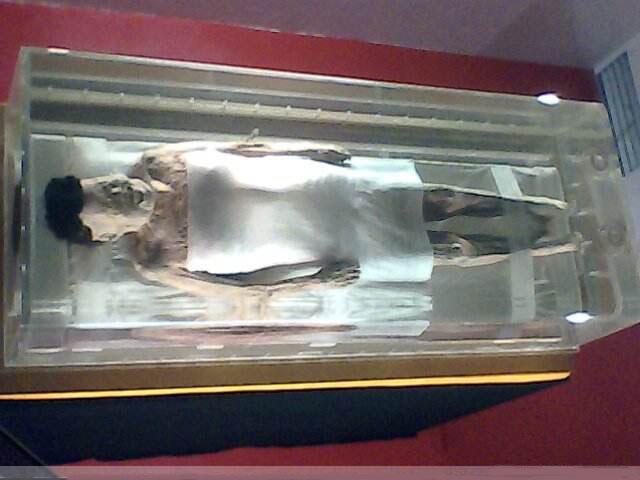 马王堆辛追夫人，辛追夫人墓中的服饰（马王堆汉墓中的“辛追”夫人的尸体为何历经千年没有腐烂）