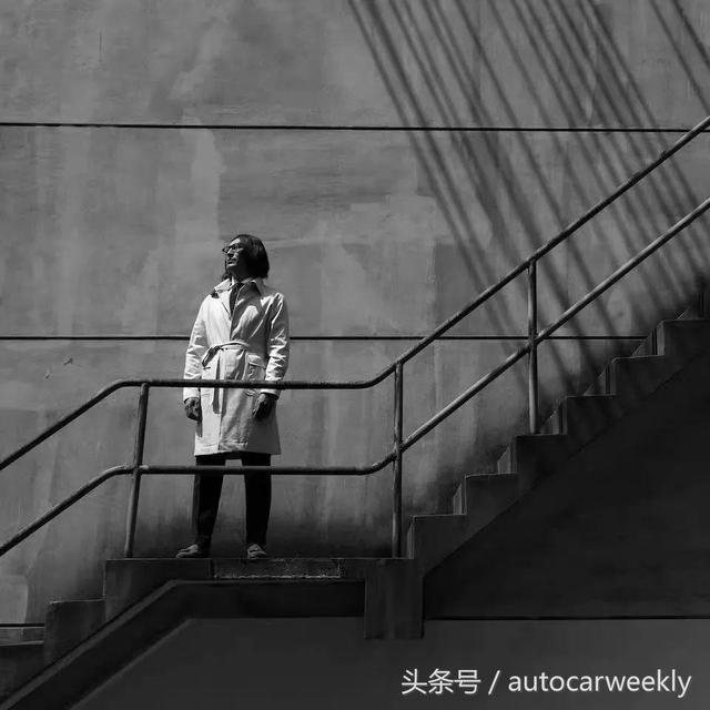 胶布雨衣谁发明的，雨衣的发明人（男士风衣装腔指南）