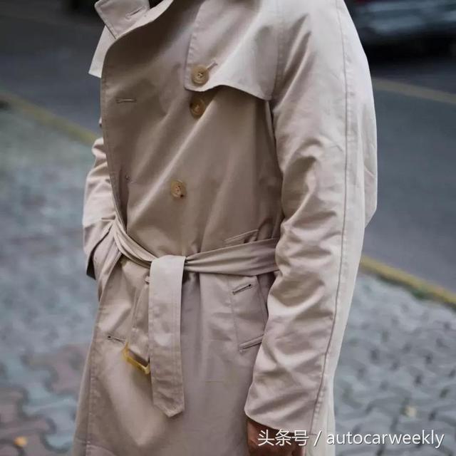 胶布雨衣谁发明的，雨衣的发明人（男士风衣装腔指南）