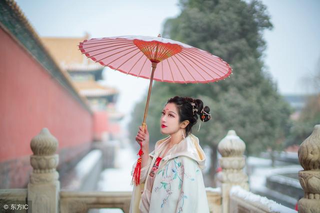 眉间雪歌词,眉间雪歌词讲的什么故事(唯美古风歌词大全)