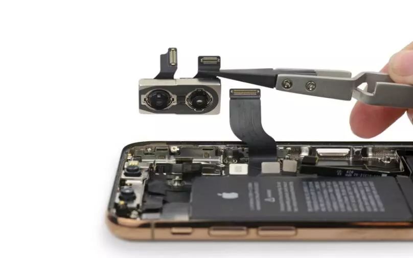 苹果xsmax电池容量，苹果xsmax电池容量多大（Max真机拆解：电池有变化）