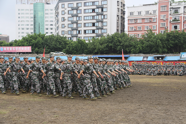 西华师范大学历史文化学院，西南大学学科历史研究生（西华师范大学历史文化学院进行军训汇报表演彩排）