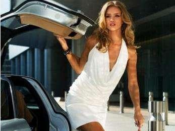 变形金刚女主角名字，变形金刚4女主角（《变形金刚》系列电影美女主角依次有哪几位）