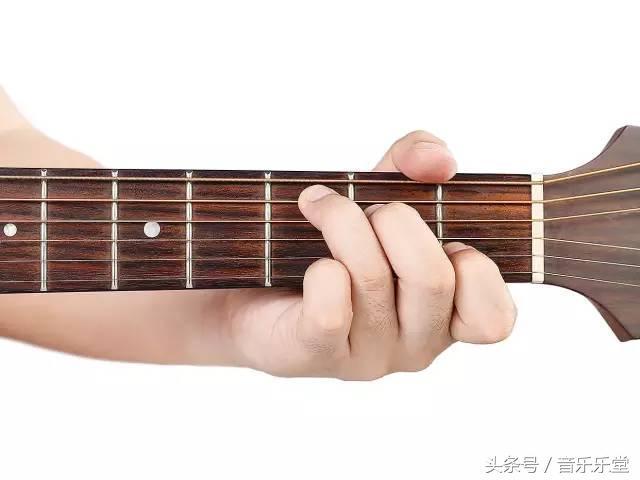 和弦em什么意思，什么是EM和弦（五分钟让你学会必学初级和弦）