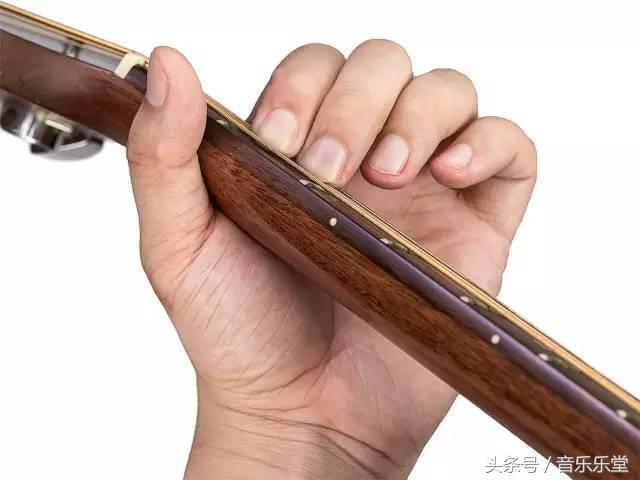 和弦em什么意思，什么是EM和弦（五分钟让你学会必学初级和弦）