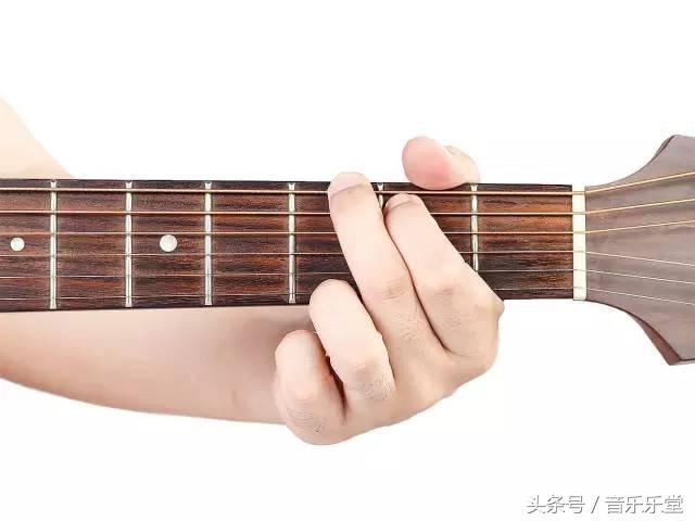 和弦em什么意思，什么是EM和弦（五分钟让你学会必学初级和弦）