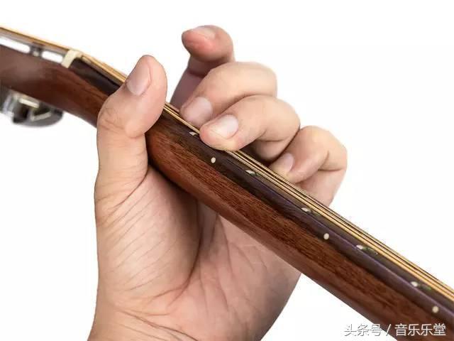 和弦em什么意思，什么是EM和弦（五分钟让你学会必学初级和弦）