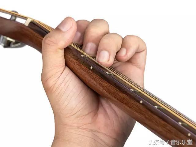 和弦em什么意思，什么是EM和弦（五分钟让你学会必学初级和弦）