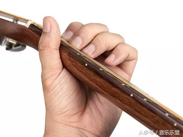 和弦em什么意思，什么是EM和弦（五分钟让你学会必学初级和弦）