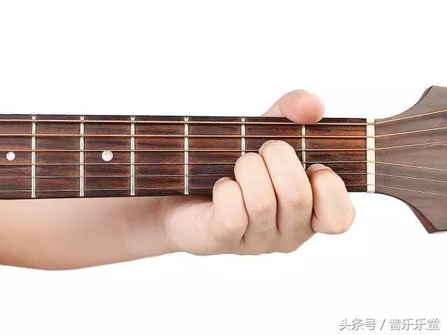 和弦em什么意思，什么是EM和弦（五分钟让你学会必学初级和弦）