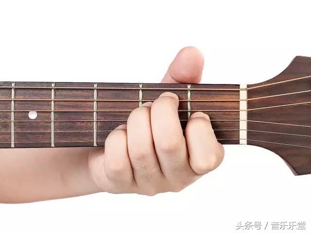 和弦em什么意思，什么是EM和弦（五分钟让你学会必学初级和弦）