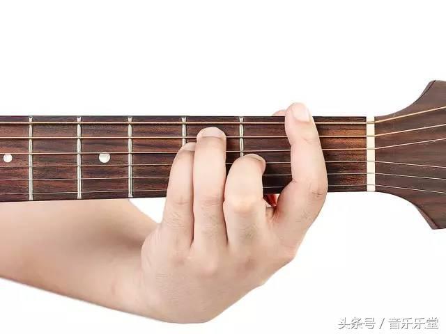 和弦em什么意思，什么是EM和弦（五分钟让你学会必学初级和弦）