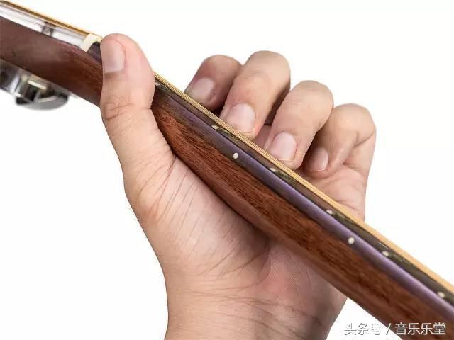 和弦em什么意思，什么是EM和弦（五分钟让你学会必学初级和弦）