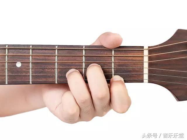 和弦em什么意思，什么是EM和弦（五分钟让你学会必学初级和弦）