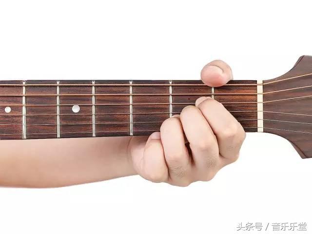 和弦em什么意思，什么是EM和弦（五分钟让你学会必学初级和弦）