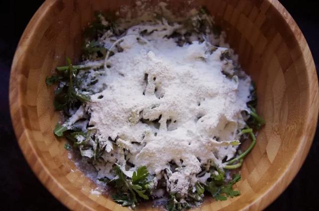 粉蒸茼蒿怎么做，粉蒸茼蒿怎么做好吃窍门（尝到蔬菜本来的味道）