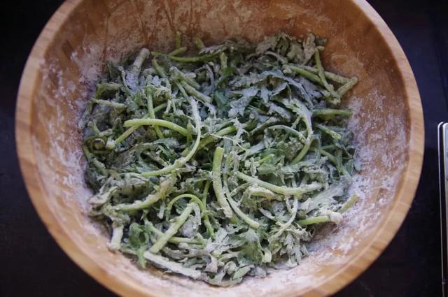 粉蒸茼蒿怎么做，粉蒸茼蒿怎么做好吃窍门（尝到蔬菜本来的味道）