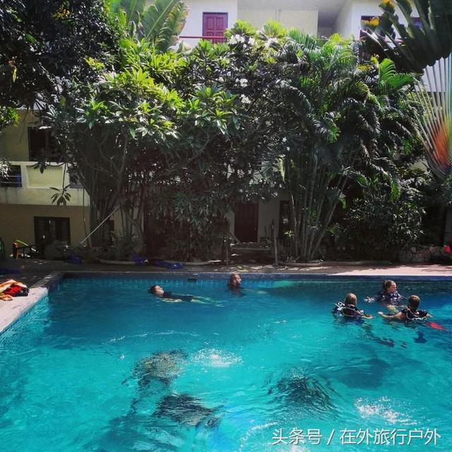 潜泳怎么潜下去，怎么潜到水下游泳（“潜水”入门级攻略）