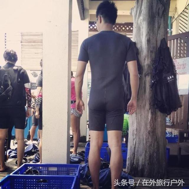 潜泳怎么潜下去，怎么潜到水下游泳（“潜水”入门级攻略）