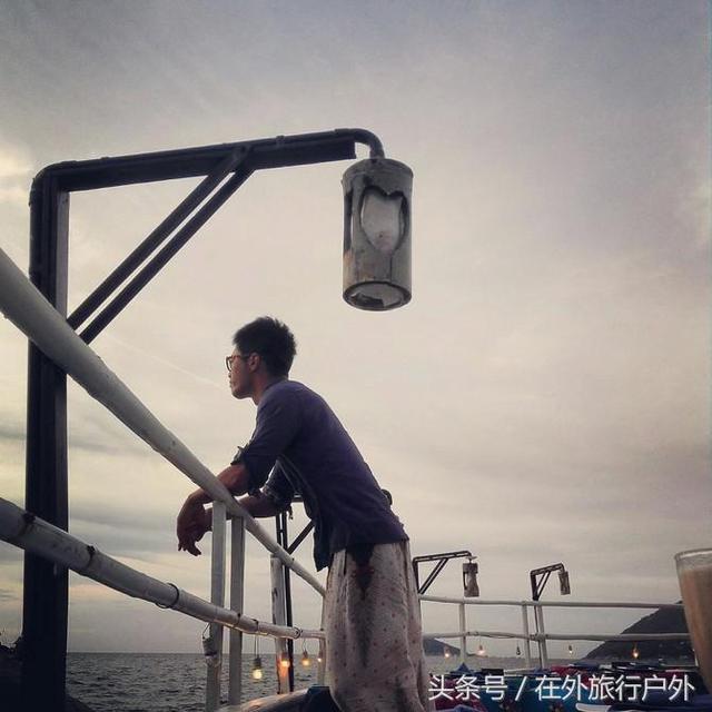 潜泳怎么潜下去，怎么潜到水下游泳（“潜水”入门级攻略）