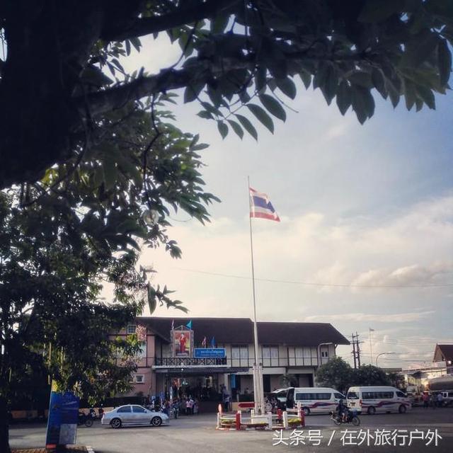 潜泳怎么潜下去，怎么潜到水下游泳（“潜水”入门级攻略）