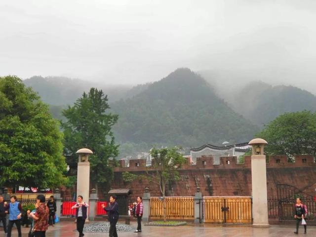 金粉世家金铨原型，金粉世家金铨原型是谁,当时是谁当总统（烟雨落在凤凰，远方已然一生）