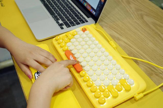 洛斐dot蓝牙机械键盘使用说明，洛斐DOT小黄鸭机械键盘体验