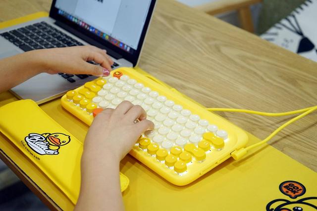 洛斐dot蓝牙机械键盘使用说明，洛斐DOT小黄鸭机械键盘体验