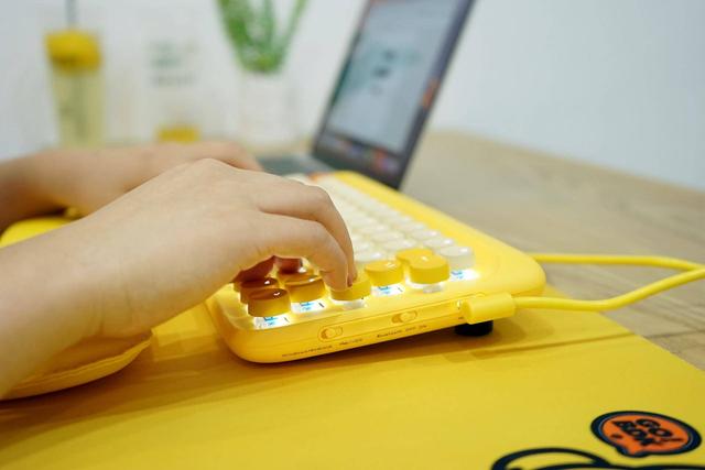 洛斐dot蓝牙机械键盘使用说明，洛斐DOT小黄鸭机械键盘体验