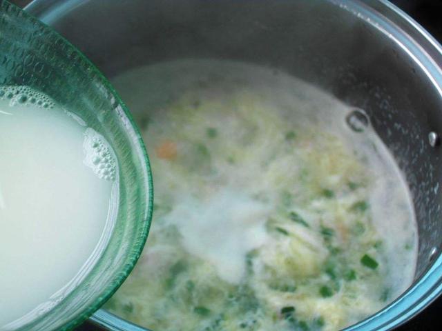 怎么勾芡才能使汤汁粘稠，做菜时勾芡是怎么勾的（多数人都没做对这步）